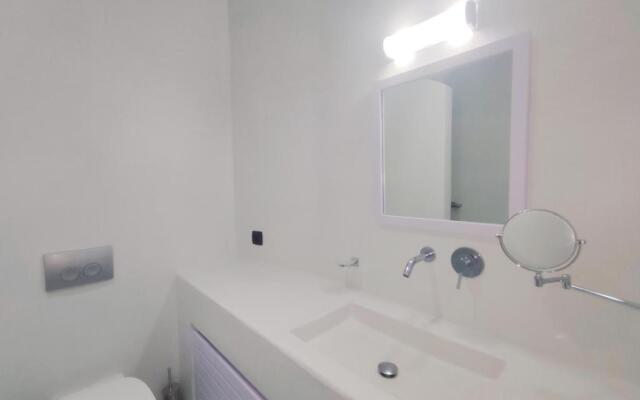 V Angelo Suite