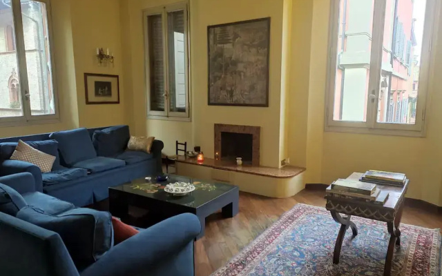 Room-room With Private Bathroom In Bolog
