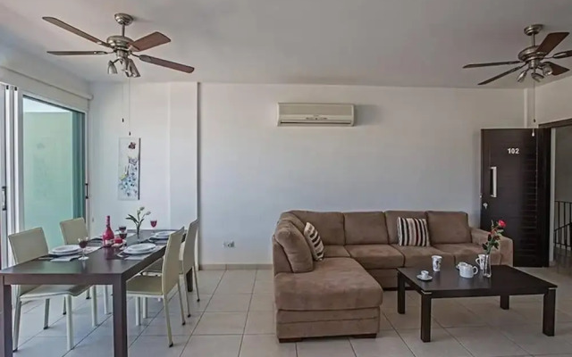 Apt Faye, Beautiful 2bdr Pernera Apartment