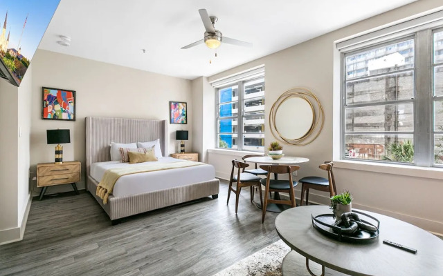 Elegant Studio Near French Quarter