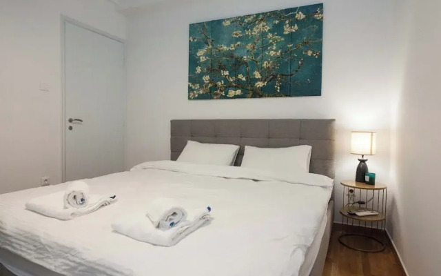 Stylish Renovated 2 Bd Apt in Exarcheia