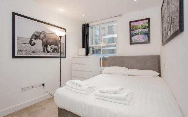 Modern 2 Bedroom Property Near Canary Wharf