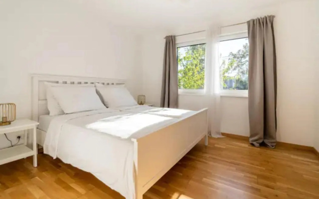 Near Lake Fully Furnished Beautiful Apartment