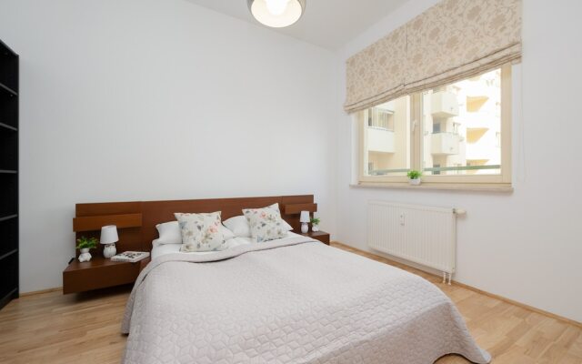 Cozy Apartment With Balcony by Renters