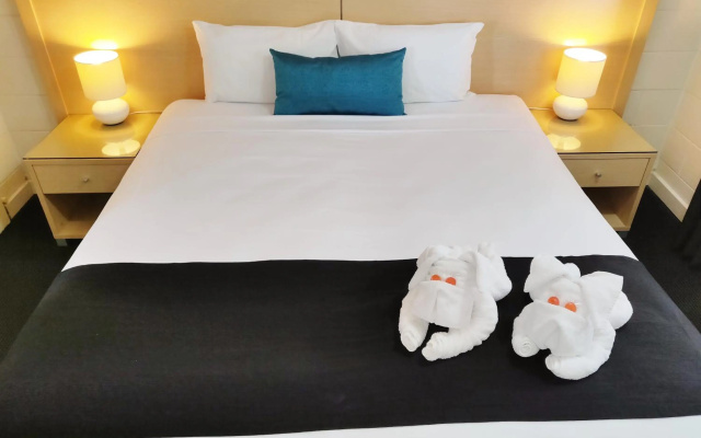 Coconut Grove Holiday Apartments – Guest Rooms – Coconut Grove