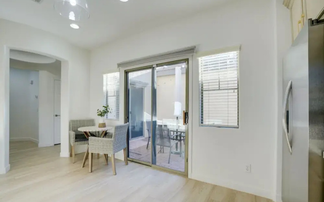 Bright Goodyear Home: Community Pool, Hot Tub