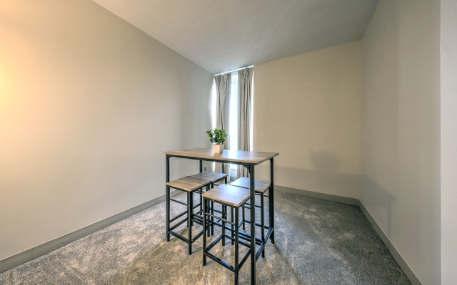 Upscale Apt with everything you need!