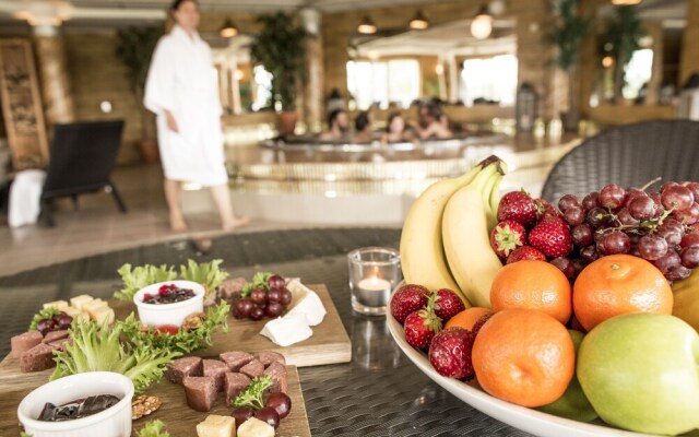 Grand Arctic Hotel