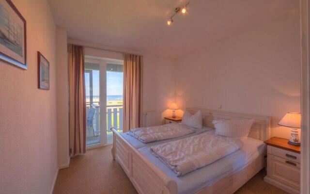 Apartment in Rechin Right on the Water