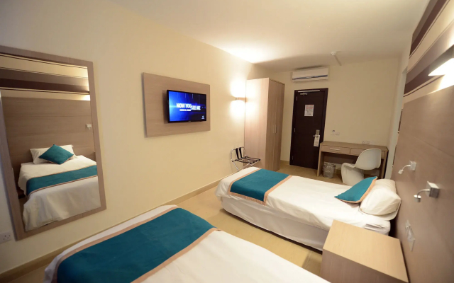 Day's Inn Hotel and Residence