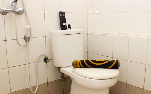 Comfy And Best Location Studio Room At Bassura City Apartment