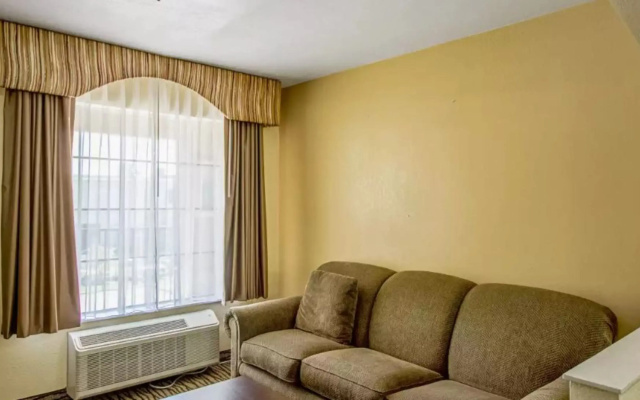 Super 8 by Wyndham Jackson MS Near the Fairgrounds