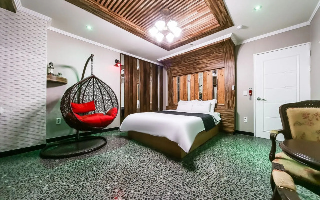 Raphael Hotel