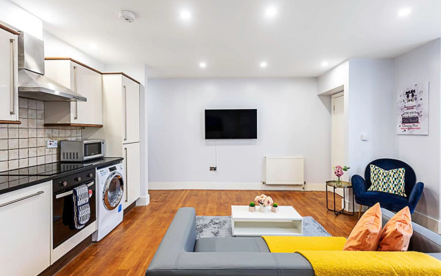 Bright Clapham Apartment