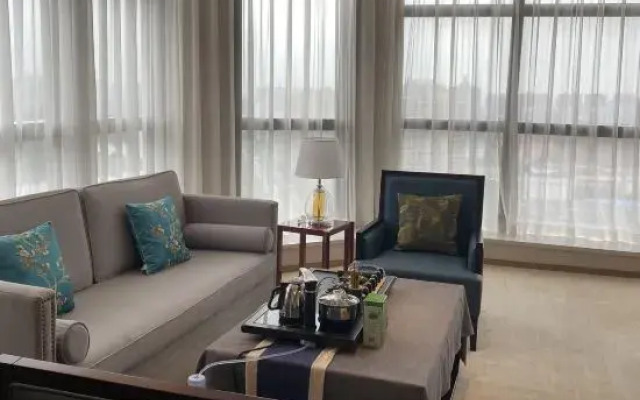 Jinxuan Select Hotel (Xiaogan East Railway Station Yintai City Branch)
