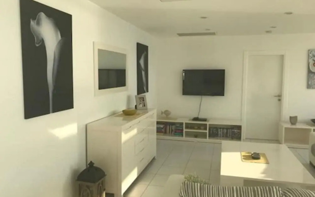 2 Bed Penthouse Apartment With Stunning Sea View
