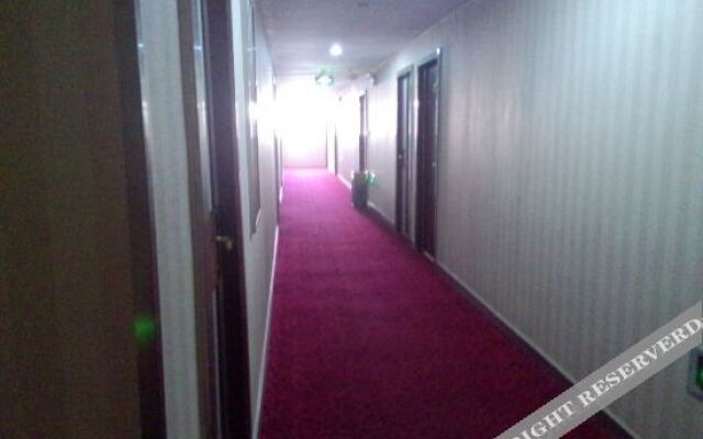 Urumqi Yaxin Express Hotel