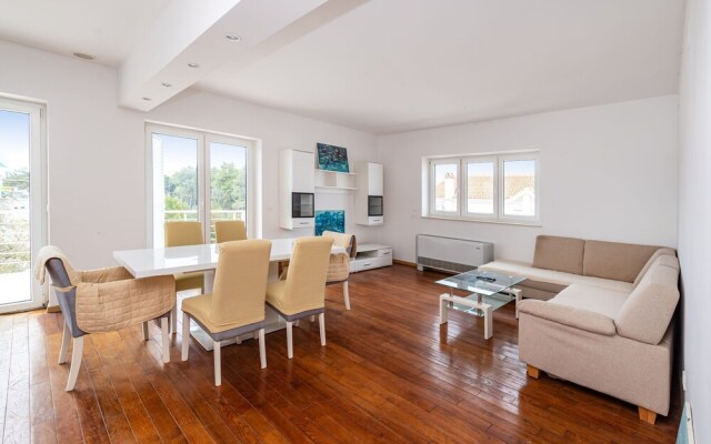 Cozy House Near Beach App 6