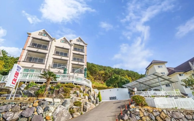 Geoje Wahyeon 47 Pension