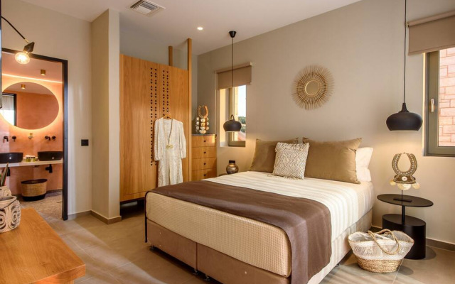3 Bedroom Villa with a heated pool