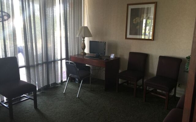 Red Carpet Inn & Suites, Muncie IN