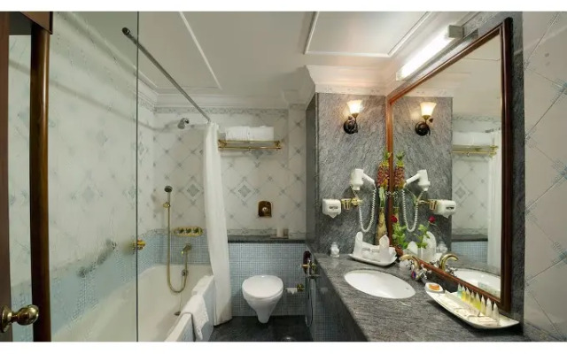 Hotel Babylon International