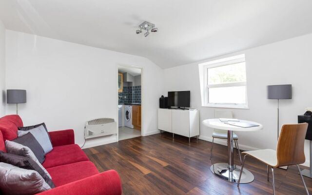 Top Floor Flat With Views in Southwark/borough