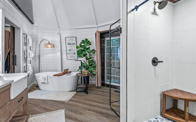 Dream Catcher 1 Bedroom Home by RedAwning