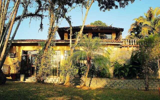 Village Colonial Hotel