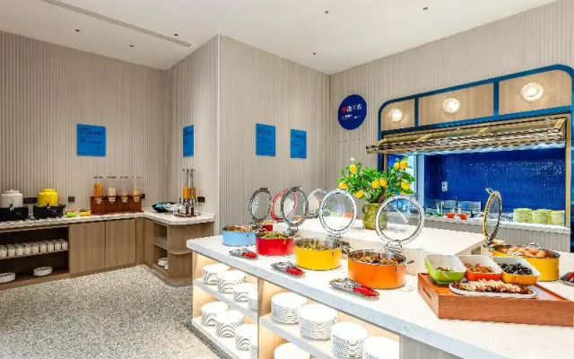 Holiday Inn Express Shanghai Changyang Road by IHG