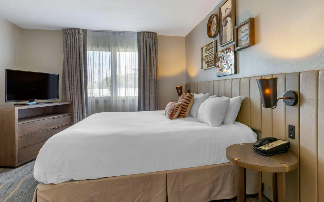 Windmill Suites Surprise - Phoenix, an Ascend Collection Hotel