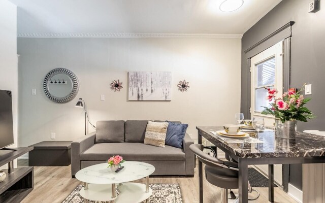 Upscale 2BR Apt w King Bed and Netflix