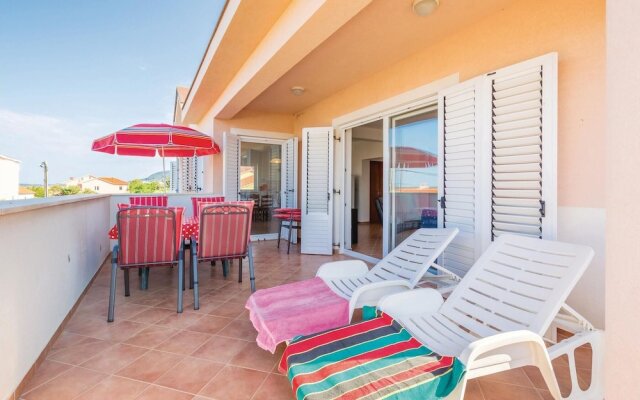 Beautiful Home in Barbat-rab With Wifi and 2 Bedrooms