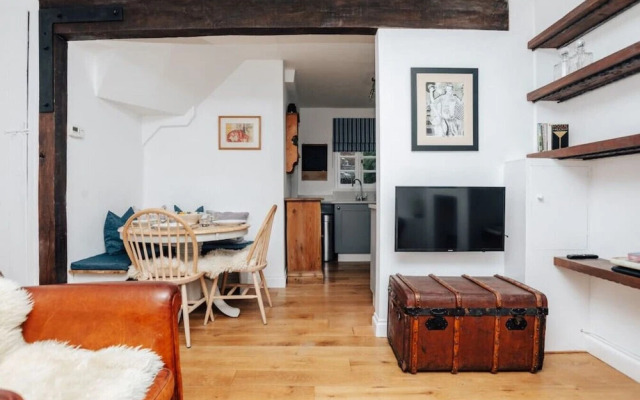 Chalk House - Pet Friendly - From 125 Per Night