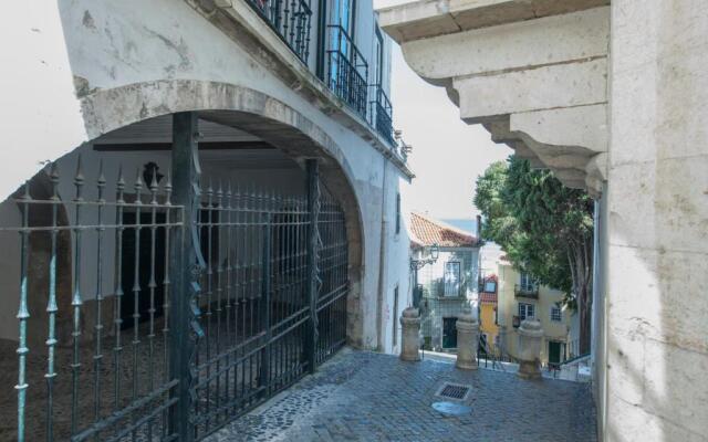 Portugal Here I Come - Alfama