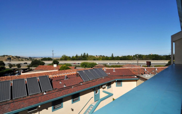 Marinwood Inn & Suites