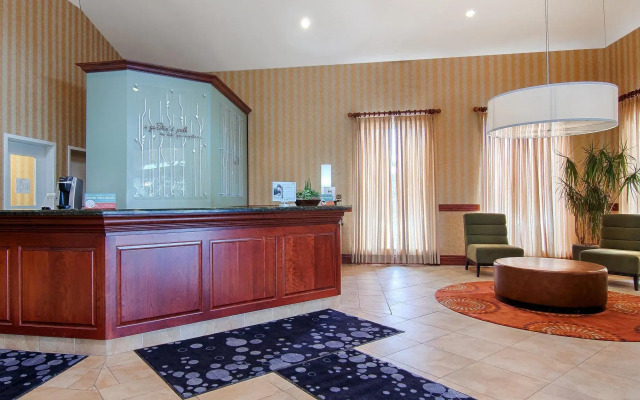 Hilton Garden Inn Milwaukee Northwest Conference Center