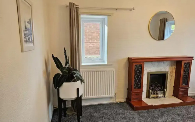 Pet Friendly - 2 Bedrooms - 4 Guests - Parking