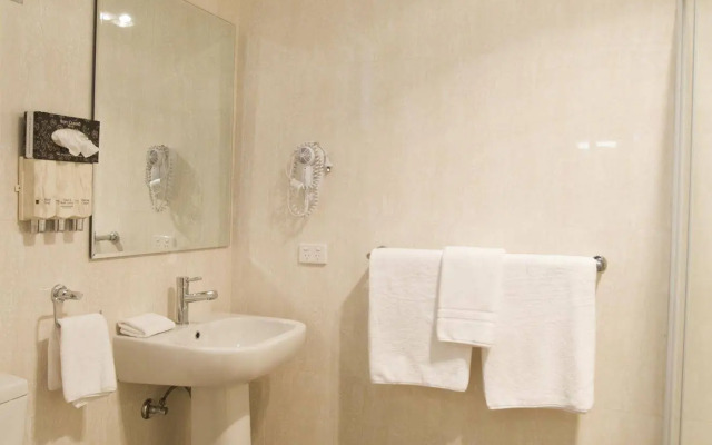 Noah's Mid City Motor Inn