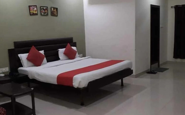 OYO Flagship 8173 Hotel Singh Palace
