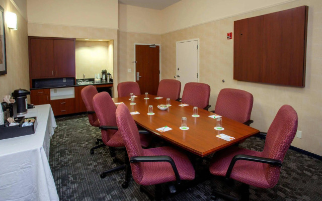 Courtyard by Marriott Raynham