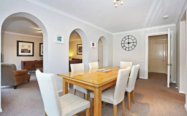Stylish Apt next to Dean Village