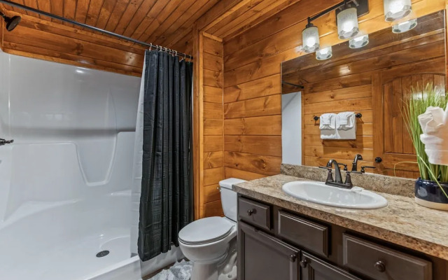 Breathtaking Views 10 Bedroom Cabin by Heavenly Views Resort