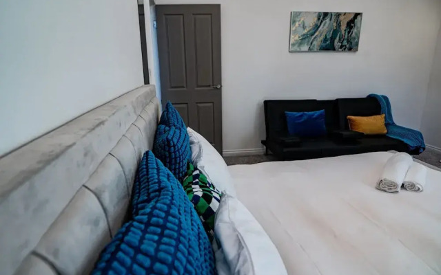 Manchester - 4 Beds - Sleeps 7 - Street Parking