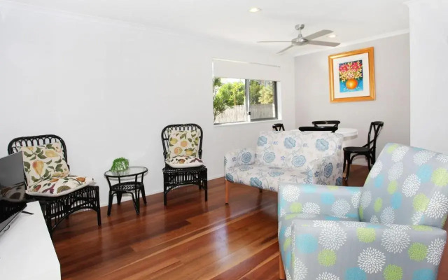 Arlington 1 - Two Bedroom Unit, close to the beach!