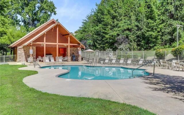 Splash of Moonshine - Two Bedroom Cabin