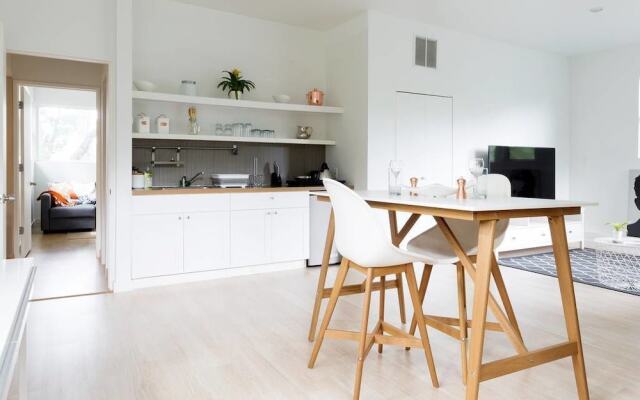 Argyle Penthouse Chic 1BR Apt 2 Sofabed