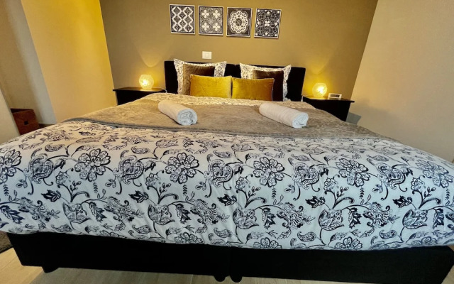 One Lux Stay near Diamond District