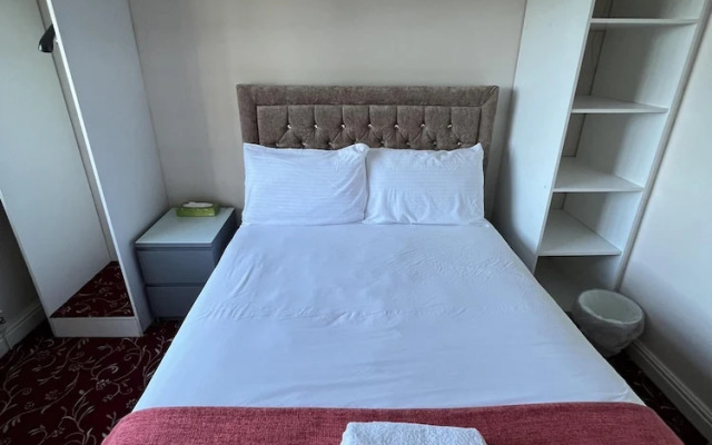 Unwind in Comfort at Cosy Caradus Free Parking