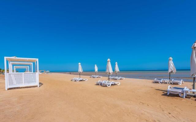 Mangroovy 3BR Apartment Private Beach & Pool View